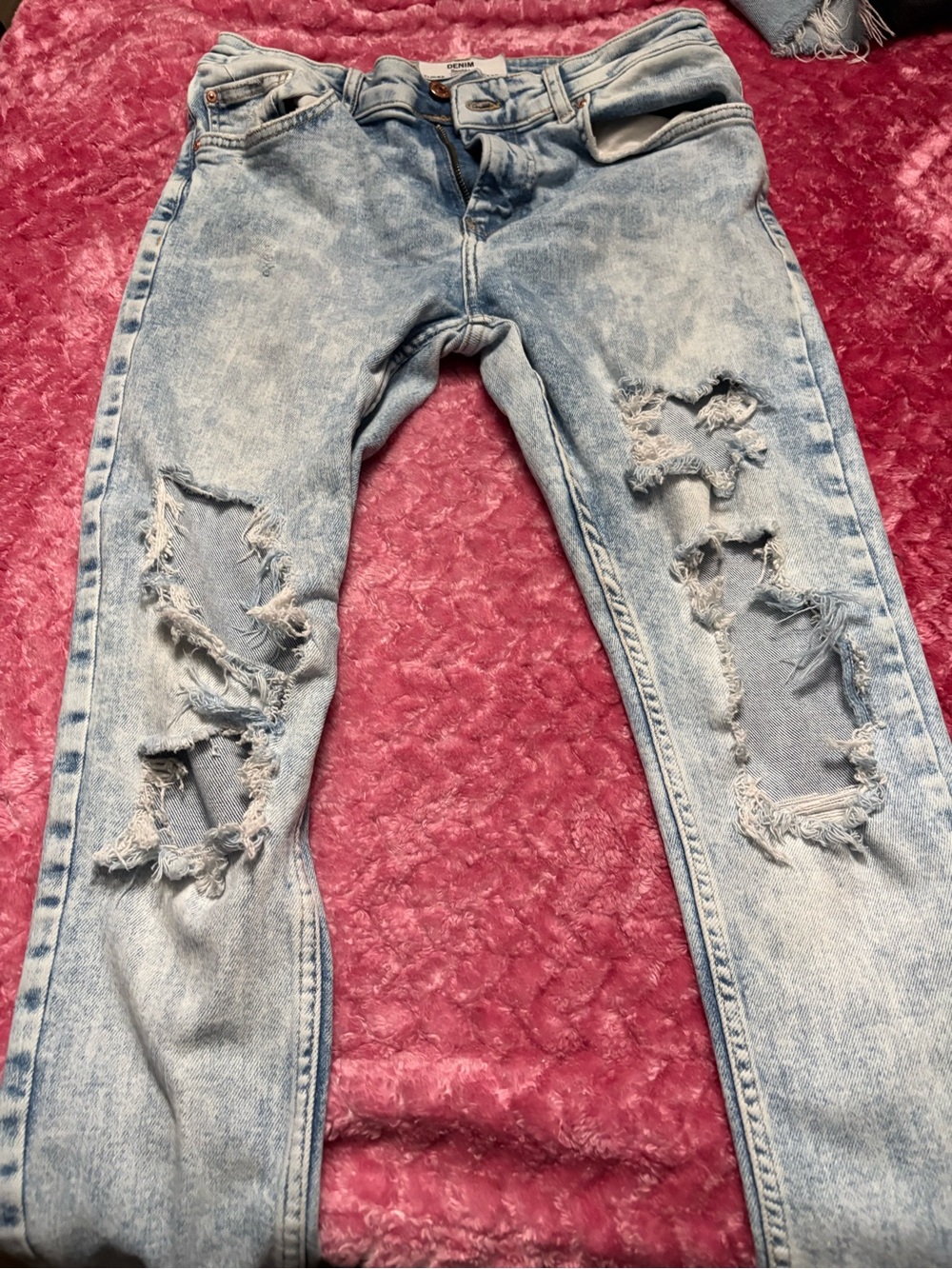 Light Wash Distressed Women’s Jeans - Casual Ripped Skinny